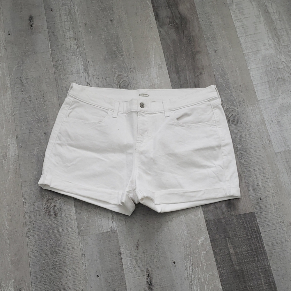 White Old Navy shorts size 14